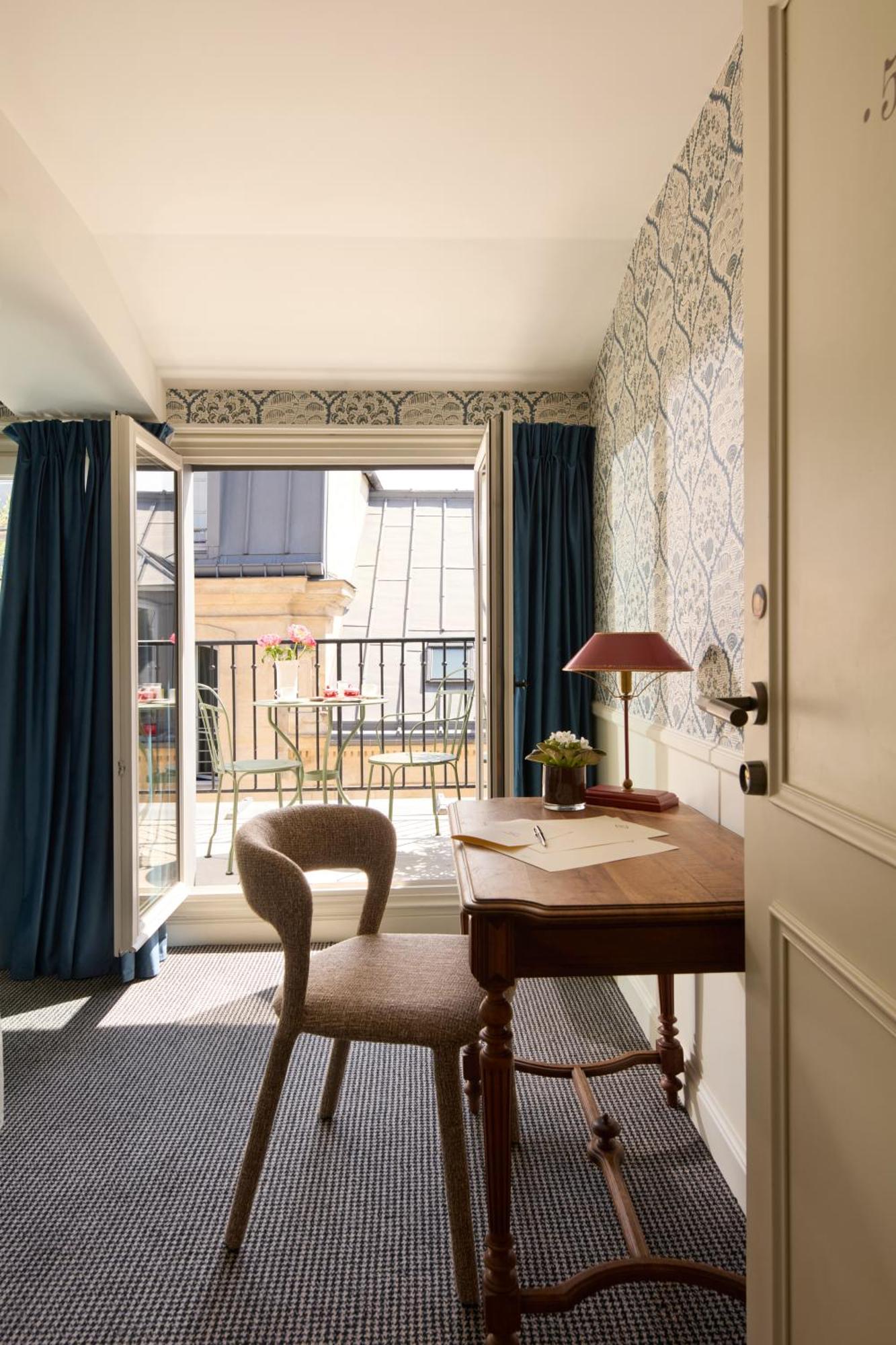 Balcony Room
